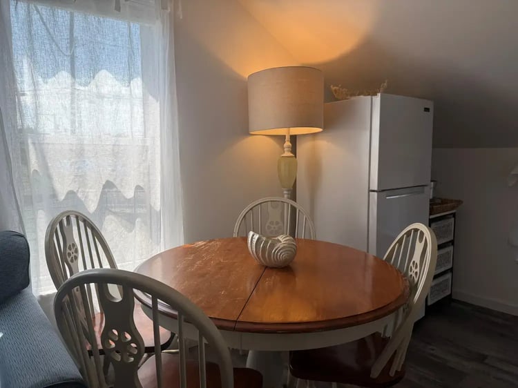 Fam Cottage Dining 1