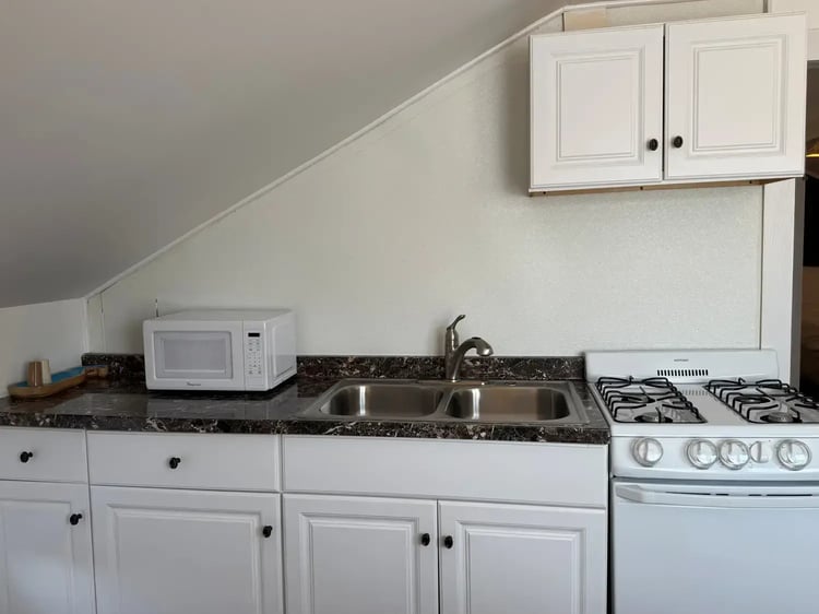 Fam Cottage Kitchen 2