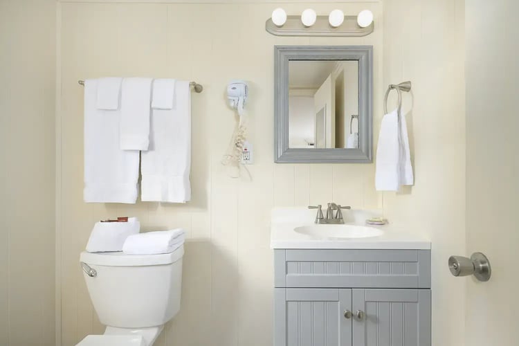 Ocean Glass_03 Cottage King Bath