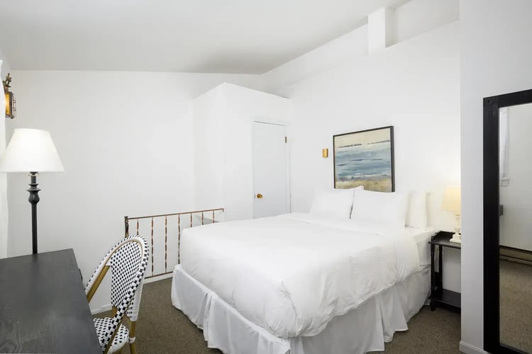 Ocean Glass_11 Anchor Suite Loft Bedroom
