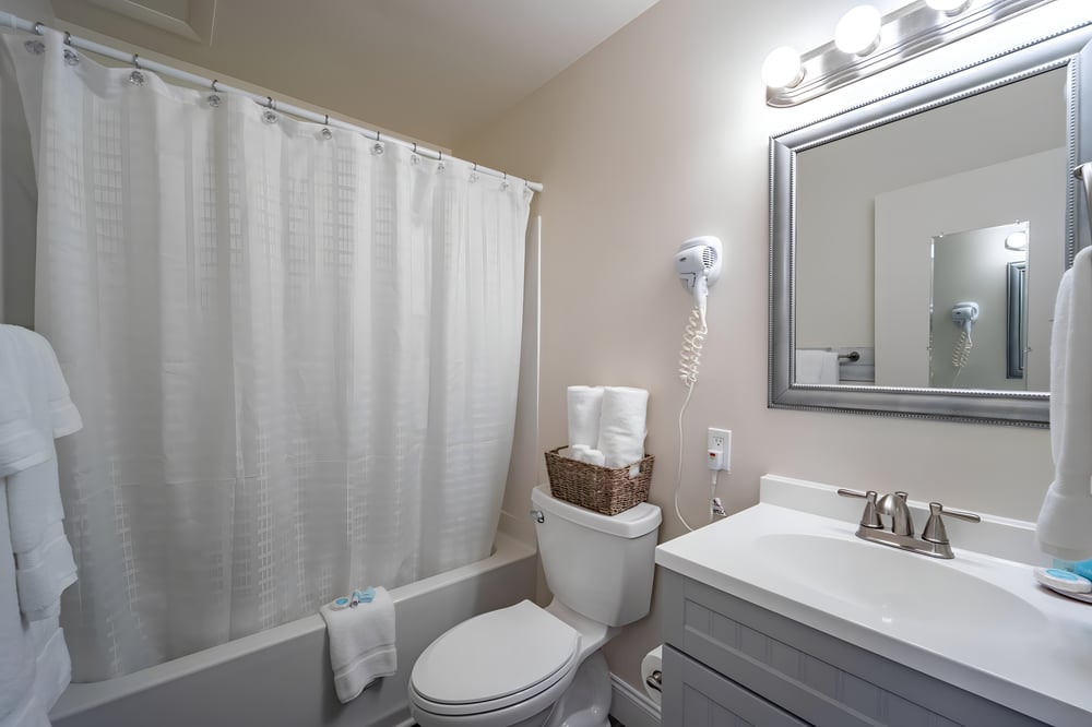 Deluxe King Bathroom