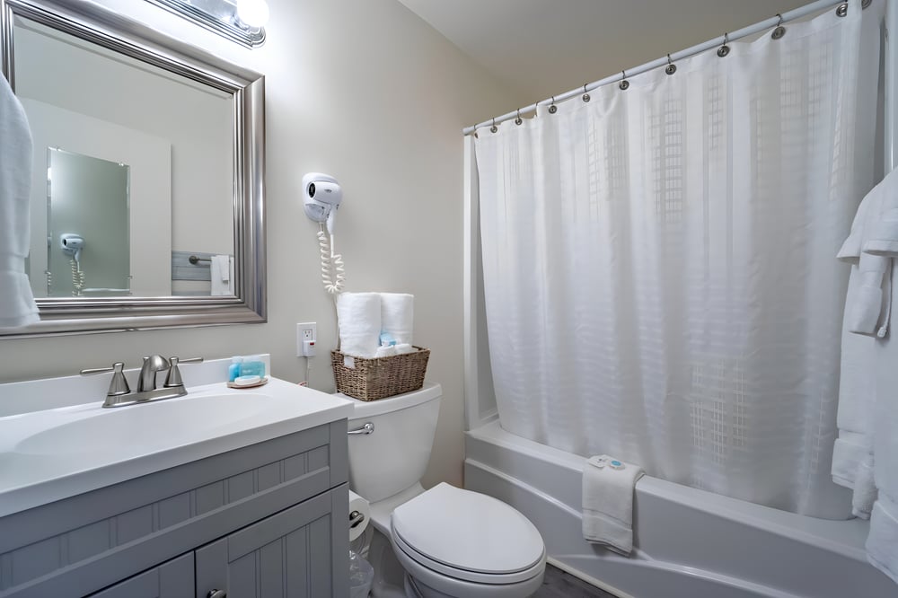 Deluxe Queen Bathroom