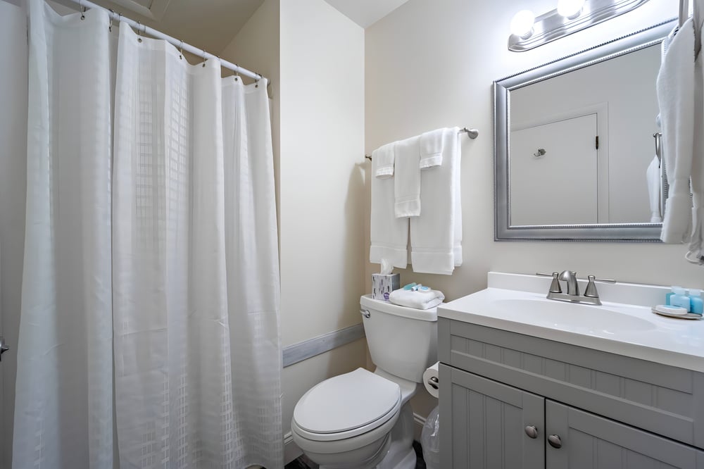 Queen Bathroom